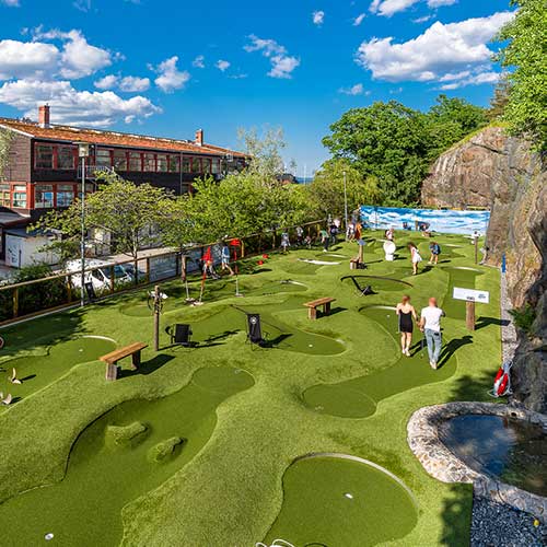 Minigolf vid Kajen vid Nacka Strand